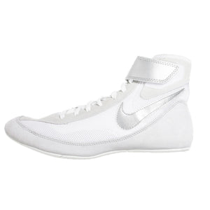 Hochwertige Wrestling-Schuhe Nike Speedsweep VII in Weiß und Silber, mit rutschfester Sohle. Ideal für Training und Wettkämpfe im Ringen.