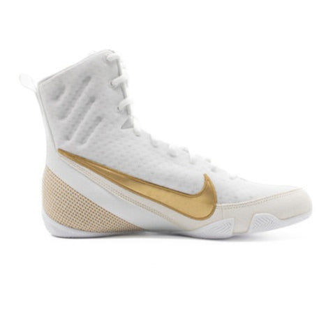 Die Nike Machomai 3 Boxschuhe Weiß-Gold verbinden ein ultraleichtes Mesh-Upper mit hochwertiger Optik – perfekt für schnelle Fußarbeit im Ring. Sie maximieren Agilität und Komfort beim Sparring.