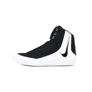 Mit den Nike Wrestling Schuhen Inflict 4 erhältst du erstklassige Stabilität und Kontrolle auf der Matte. Perfekt für Ringen, MMA, Boxen und Kickboxen, kombiniert mit der Qualität einer weltweit führenden Sportmarke.