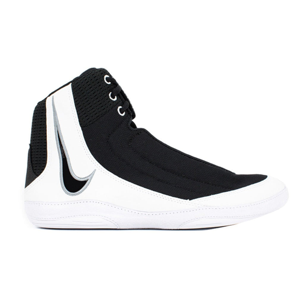 Die Nike Inflict 4 Ringerschuhe in Schwarz-Weiß bieten leichtes, atmungsaktives Mesh und sichern dir maximale Beweglichkeit im Training. Ideal für Grappling, MMA und intensives Sparring – ein Premium-Schuh für ambitionierte Kampfsportler.