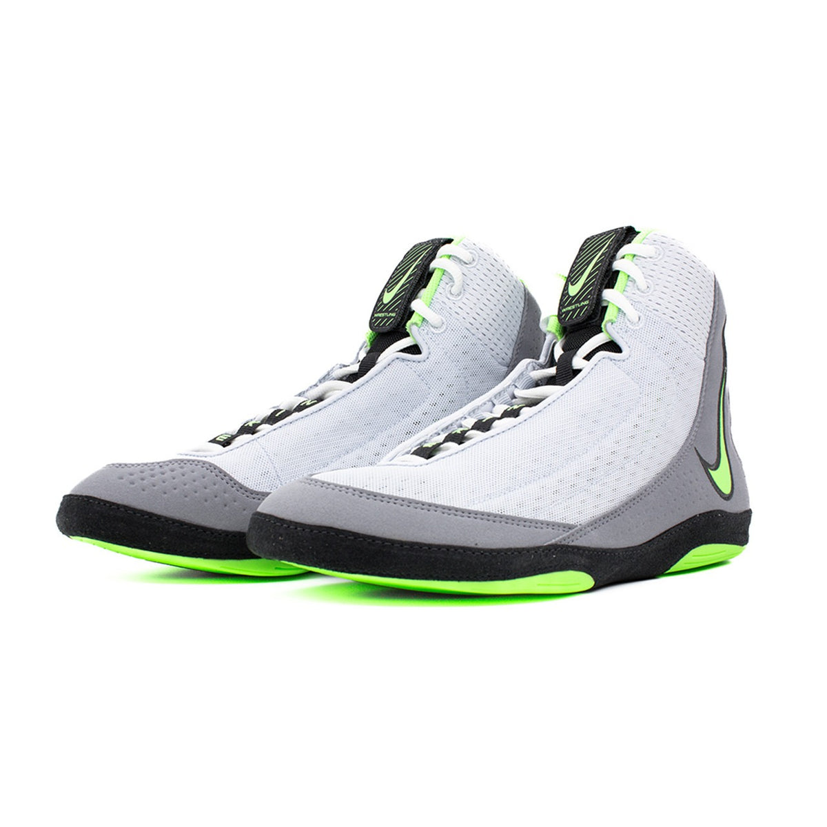 Diese erstklassigen Kampfsportschuhe von Nike stehen für Performance auf Profi-Niveau. Die greifstarke Gum-Sohle mit Vorfuß-Wraps und das geringe Gewicht sorgen für Stabilität bei Sparring, Grappling oder Muay-Thai-Einheiten ohne Kompromisse.