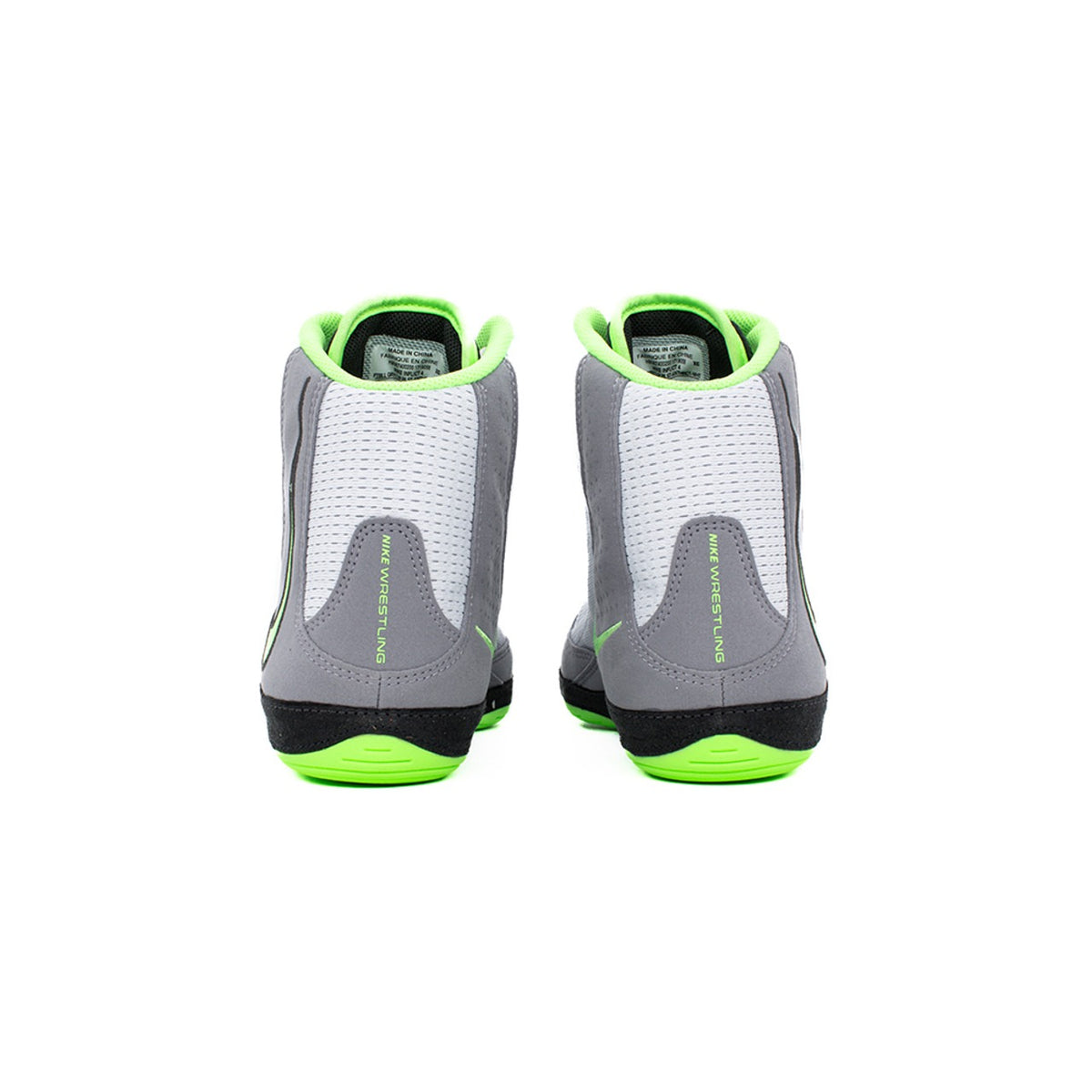 Nike Inflict 4 Ringerschuhe bieten Kampfsportlern herausragende Kontrolle auf der Matte. Das strapazierfähige Obermaterial, kombiniert mit professioneller Verarbeitung, macht sie perfekt für Ringen, MMA-Sparring und Grappling-Drills.