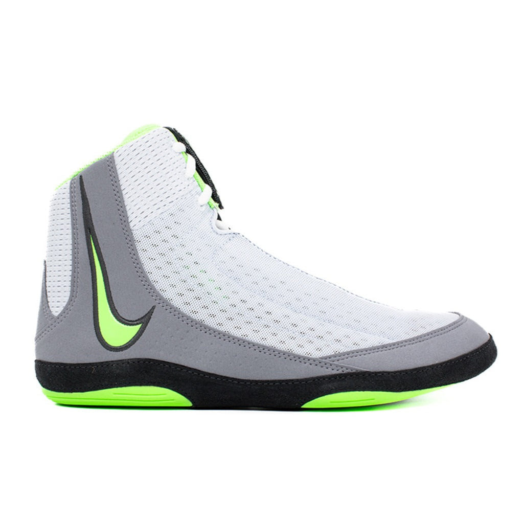 Nike Inflict 4 Ringerschuhe in Grau mit leuchtend neon-grünen Akzenten kombinieren hochwertige Markenqualität mit exzellentem Grip, ideal für intensives Ringen, MMA und Grappling. Ihr atmungsaktives Mesh und die Gum-Gummisohle bieten optimalen Halt und Beweglichkeit beim Training.