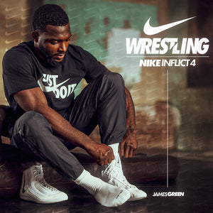 Professionelle Kampfsportler setzen auf die Nike Inflict 4 Ringerschuhe in Weiß. Sie sind leicht, robust und bieten hervorragende Unterstützung beim Ringen und Grappling.