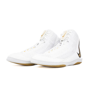 Diese hochwertigen Nike Inflict 4 sind ideal für Sparring, Wettkampf und Jiu-Jitsu. Ihr doppelt verstärktes Zwischensohlensystem sorgt für bodennahes Gefühl und exzellente Traktion bei explosiven Game-on-Mat-Moves.