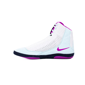 Setze im Training auf Qualität mit den Nike Inflict 4 Ringerschuhen in Weiß/Lila. Sie vereinen hochwertige Verarbeitung, Grip und Beweglichkeit – perfekt für Kampfsportarten wie Ringen, Grappling und MMA.