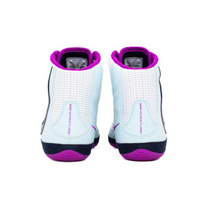 Weiß mit lila Akzenten: Die Nike Inflict 4 sind elegante und zugleich funktionale Schuhe für Sparring, Jiu-Jitsu und MMA. Mit tiefer Sohle und zuverlässigem Grip ausgestattet, unterstützen sie alle Bewegungen sicher auf der Matte.