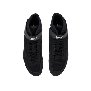 Die Nike Speedsweep VIII Ringerschuhe setzen auf ein atmungsaktives Upper aus Mesh und Suede, das für schnelle Bewegungen bei intensiver Nutzung geschaffen ist. Hochwertige Ninja-Qualität für Sparring, Boxen und kampfsportliches Training.