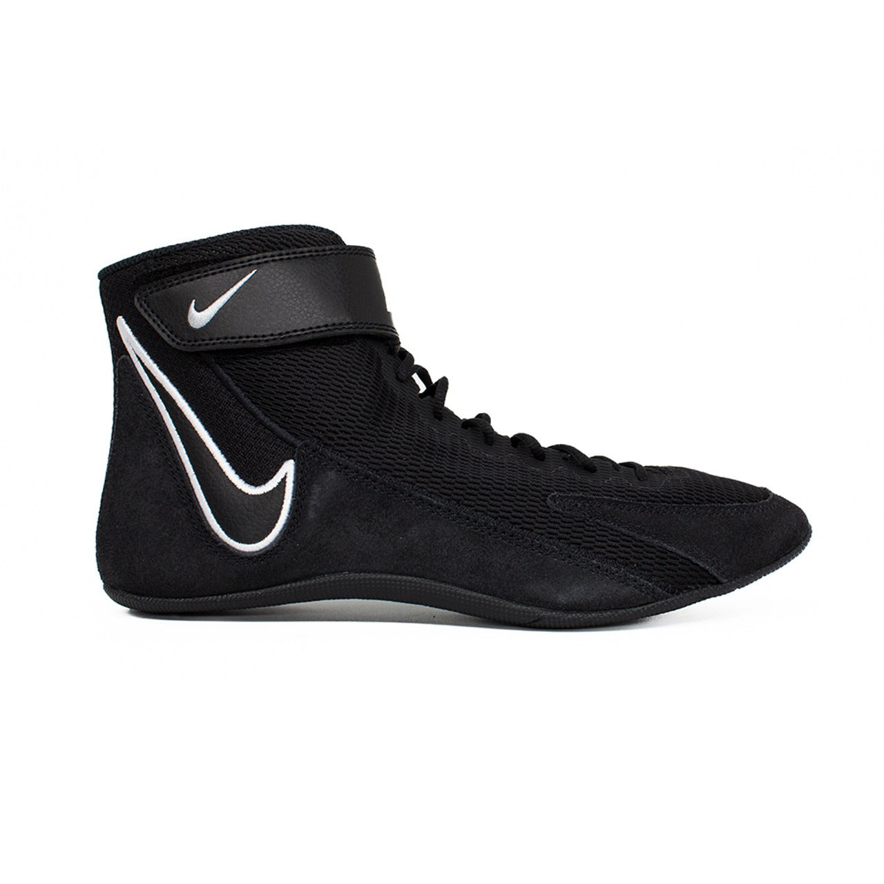 Die Nike Speedsweep VIII Ringerschuhe kombinieren leichtes Mesh-Obermaterial mit robusten Suede-Details und sorgen so für exzellente Atmungsaktivität und Langlebigkeit. Perfekt für intensives MMA-Training, Grappling und Sparring – eine Premium-Wahl für ambitionierte Kampfsportler.