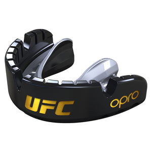 Der OPRO UFC Gold Level Zahnschutz für Zahnspangen in Schwarz wurde speziell für Sportler mit fester Zahnspange entwickelt. Ideal für Kampfsportarten wie Boxen, MMA und Muay Thai – bietet maximalen Schutz für Zähne, Kiefer und Zahnspange.