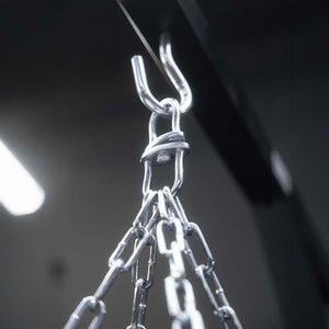 Phantom Athletics bietet mit diesem gefüllten Muay Thai Boxsack ein Trainingsgerät, das speziell für harte Beanspruchung im Thaiboxen und Kickboxen entwickelt wurde – ideal für alle Leistungsstufen.