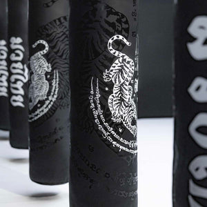 Professioneller Muay Thai Heavy Bag für realistische Kick- und Schlagabläufe. Perfekt geeignet für Fighter, die ihre Technik im Thaiboxen verbessern und unter realen Bedingungen trainieren möchten.