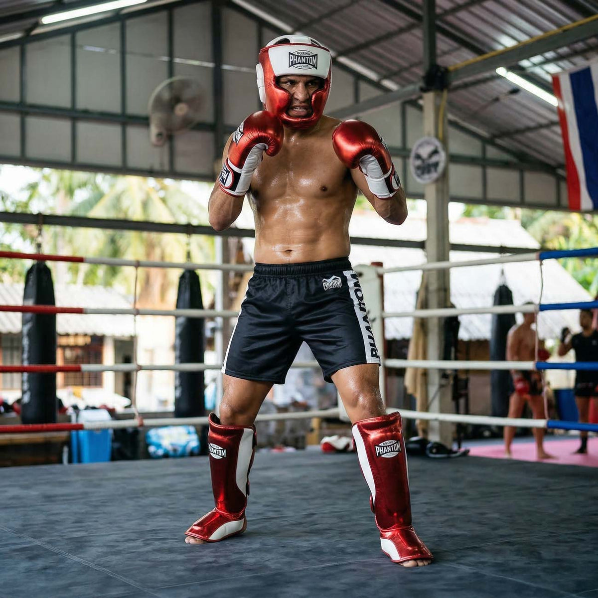 Diese hochwertigen Schienbeinschoner von Phantom Athletics überzeugen durch ihre ergonomische Passform und stabile Klettverschlüsse für maximalen Halt im Kampfsport-Training. Ideal für Techniktraining und Sparring, vereinen sie Komfort, Bewegungsfreiheit und langlebige Performance.