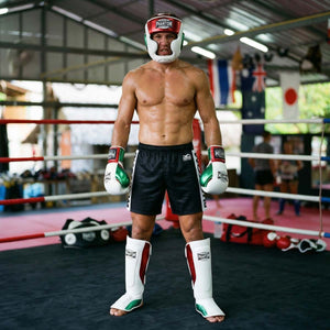 Diese hochwertigen Schienbeinschoner von Phantom Athletics überzeugen durch ergonomische Passform und stabile Klettverschlüsse für maximalen Halt bei dynamischen Kampfsport-Einheiten. Ideal für Techniktraining, Sparring und kraftvolle Kicks im Gym, vereinen sie Komfort, Sicherheit und langlebige Performance.