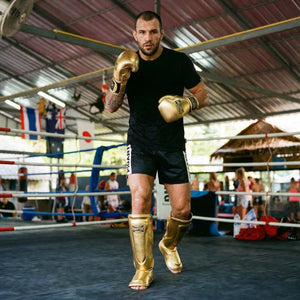 Diese hochwertigen Schienbeinschoner von Phantom Athletics überzeugen durch ihre ergonomische Passform und stabile Klettverschlüsse für maximalen Halt im Kampfsport-Training. Ideal für Techniktraining und Sparring, vereinen sie Komfort, Bewegungsfreiheit und langlebige Performance.