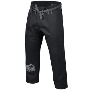 Hochwertiger BJJ Gi in Schwarz von Phantom Athletics – ideal für Technik, Sparring und Wettkampf. Leichtes, aber stabiles Material für volle Bewegungsfreiheit und Belastbarkeit.