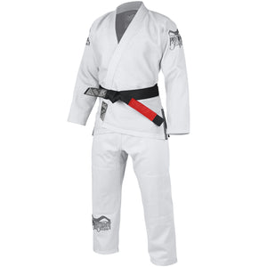 Weißer BJJ Gi Tactic 2.0 von Phantom Athletics – entwickelt für Brazilian Jiu Jitsu Kämpfer, die Wert auf Qualität, Funktionalität und Stil legen. Perfekte Passform und strapazierfähiges Material für intensives Training.