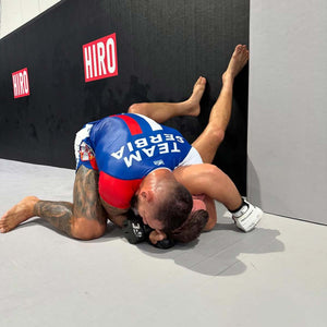 Phantom Athletics Rashguard Team Serbia – modernes Design für Sportler mit serbischer Herkunft.