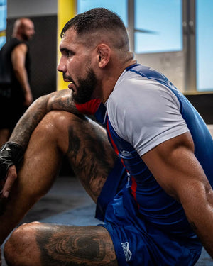 Phantom Athletics Team Serbia Rashguard – leichtes und schnelltrocknendes Kompressionsshirt.