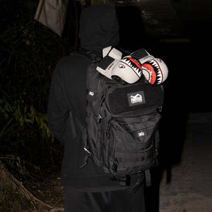 Phantom Athletics Delta Rucksack – entwickelt für die speziellen Anforderungen von Kampfsportlern. Bietet Platz für Equipment wie Schienbeinschoner, Bandagen und Boxhandschuhe.