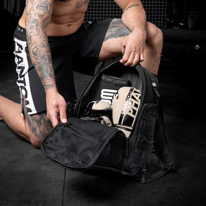 Phantom Athletics Backpack Tactic S, ideal für MMA, Muay Thai und Grappling. Kompaktes Design bietet Stauraum für Schutzausrüstung und Trainingsutensilien.
