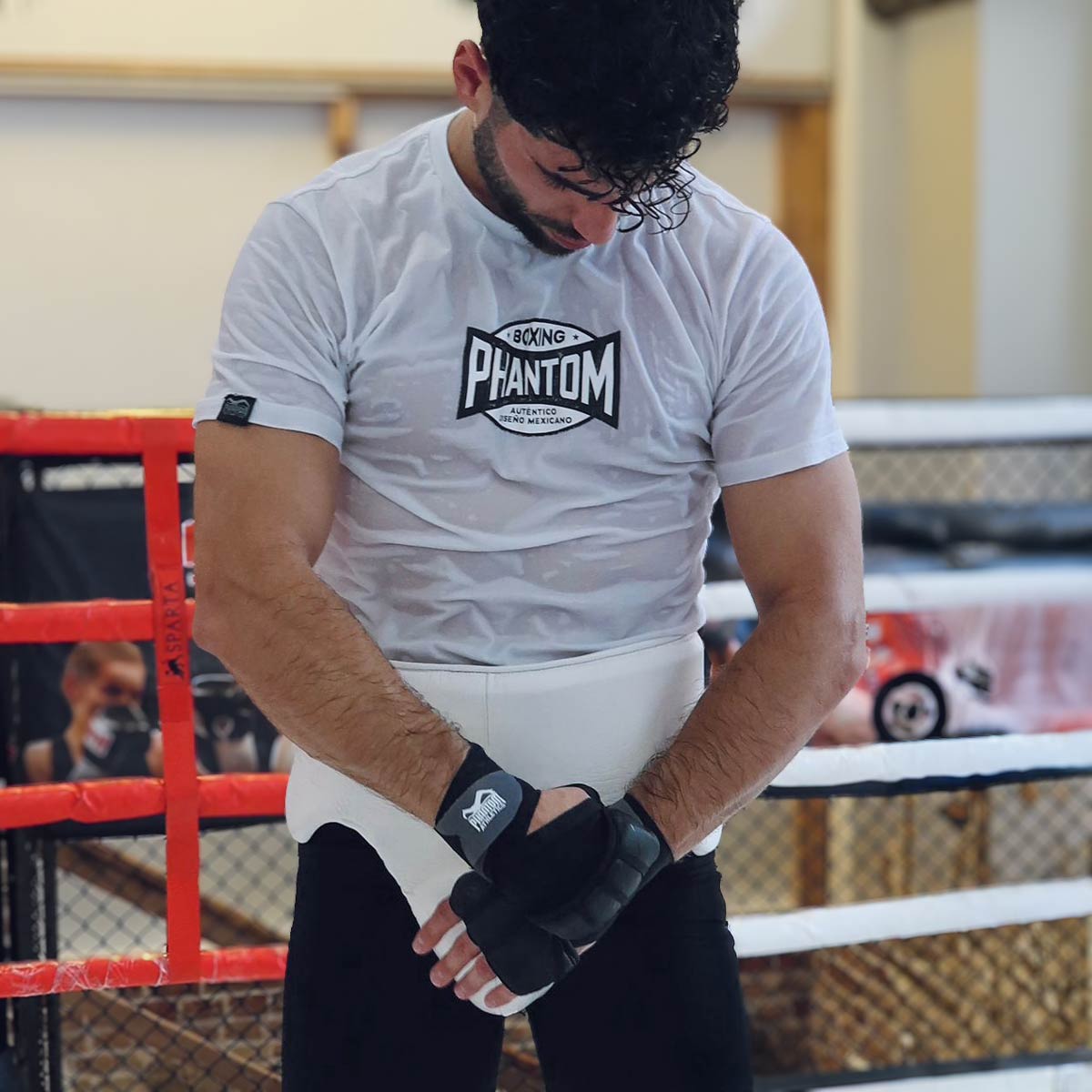 Hochwertige Kampfsport‑Bandage FASTWRAPS Speed von Phantom Athletics – kombiniert gezielten Knöchelschutz mit flexibler Wickeltechnik, ideal für moderne Box‑ und Kickbox‑Einheiten.