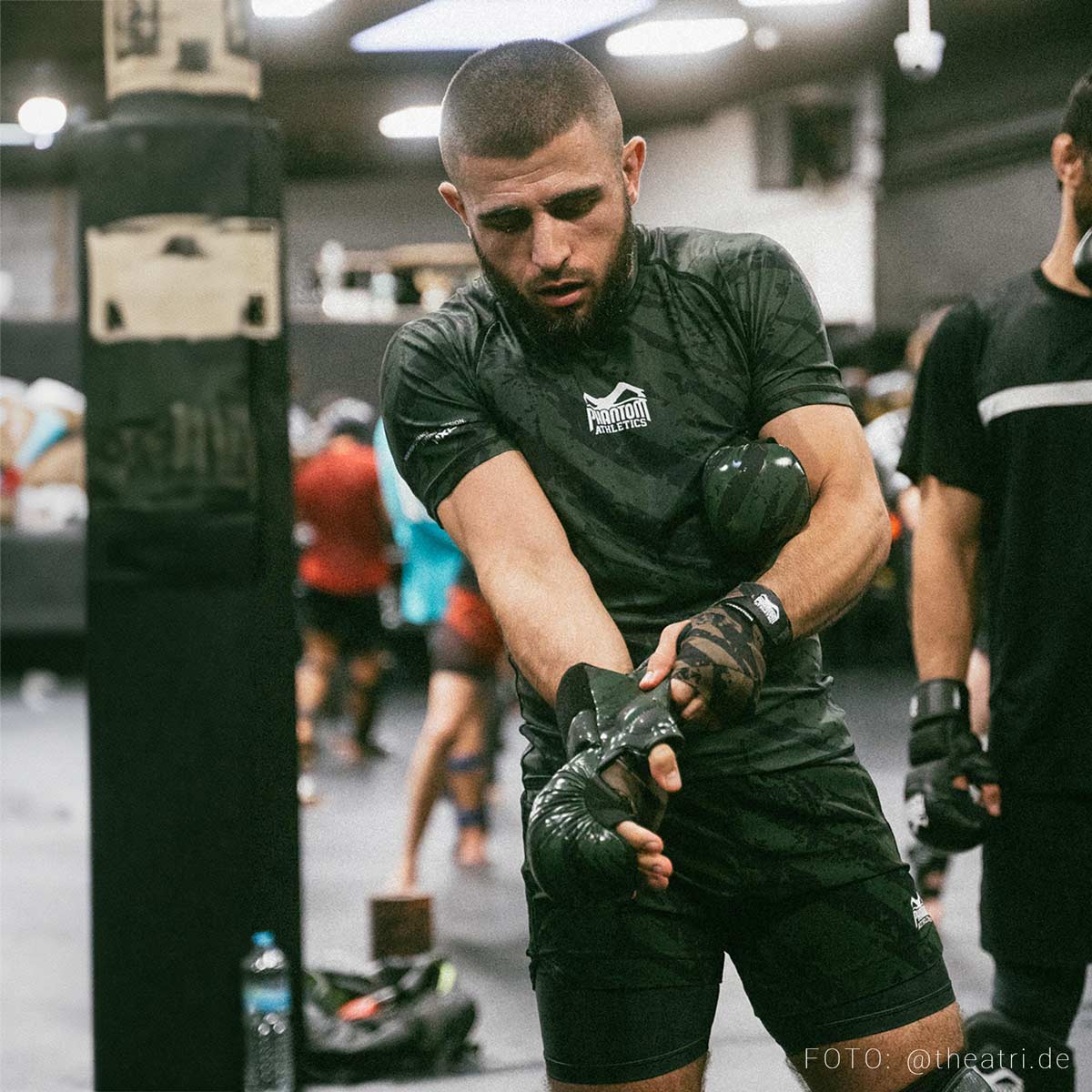 Hochwertige Phantom Athletics Handwraps im Camo-Tiger-Design, speziell für intensives Schlagtraining entwickelt. Perfekte Kombination aus Komfort, Halt und Langlebigkeit.