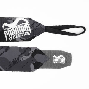 Die Boxbandagen im Camo-Design von Phantom Athletics bieten optimalen Schutz für deine Handgelenke und Knöchel – ideal für Boxen, Kickboxen und MMA. Robustes Material sorgt für langen Halt und Stabilität beim Training.
