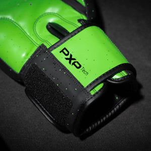 Speziell für Kampfsportarten wie MMA und Muay Thai entwickelt, bieten die Galaxy Boxhandschuhe von Phantom Athletics eine hervorragende Stoßdämpfung. Das strapazierfähige Material und die robuste Konstruktion machen sie zur idealen Wahl für regelmäßiges Sparring und anspruchsvolles Training.