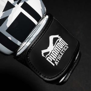 Diese Trainingshandschuhe eignen sich perfekt für Kampfsportarten wie Boxen, Muay Thai und MMA-Standup. Strapazierfähige Materialien und hochwertiges Polster sorgen für lange Haltbarkeit.