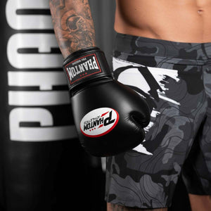 Phantom Athletics Boxhandschuhe BG1 Schwarz – professionelle Handschuhe für Training, Sparring und Wettkampf im Kampfsport.