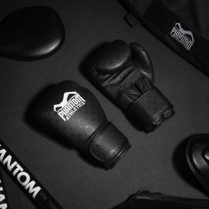 Phantom Athletics Elite Black Boxhandschuhe mit robustem PU‑Material und stabiler Handgelenksführung für intensives Kampfsport‑Training.