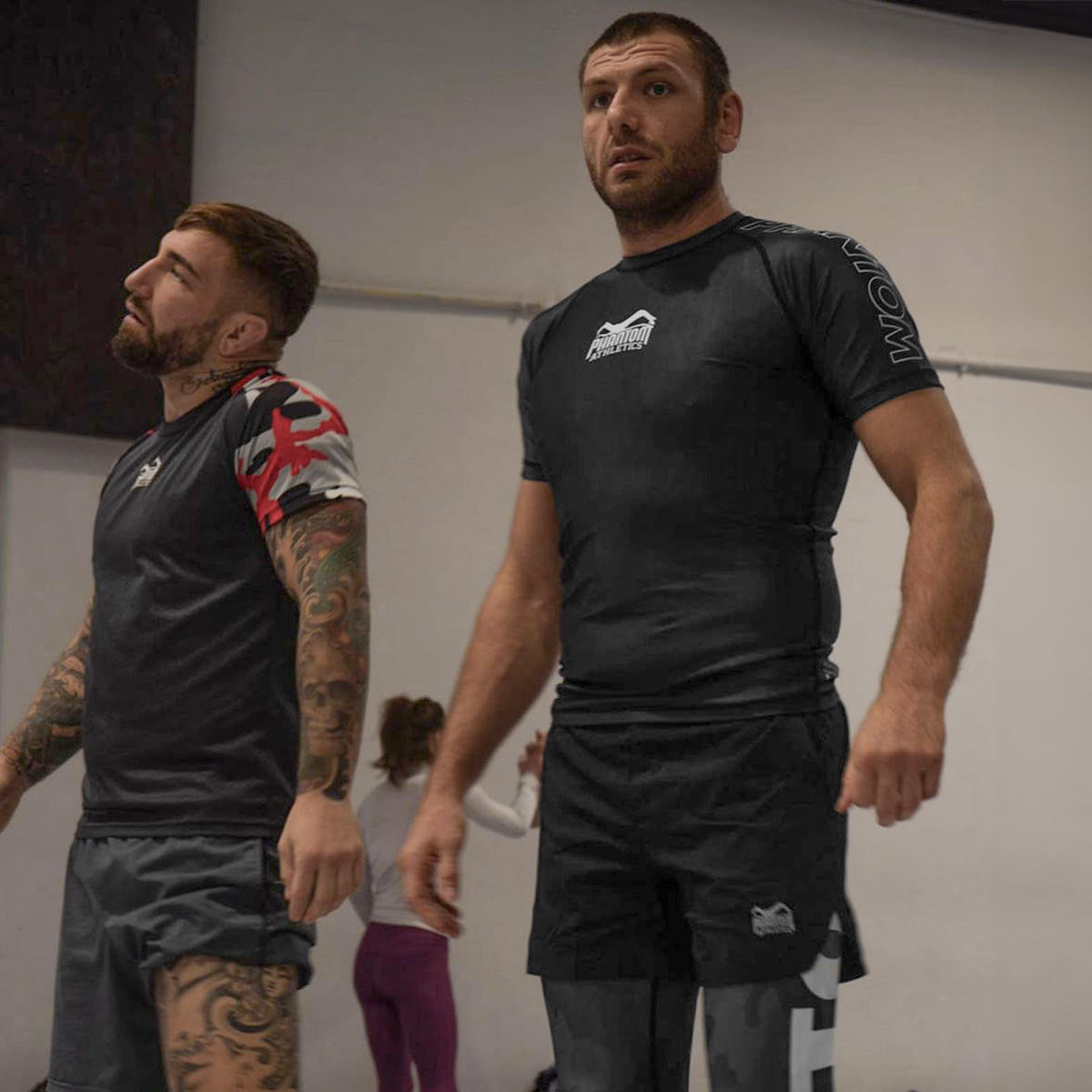 Phantom MMA Fightshorts Laser X. Extra kurz geschnitten und ultra-leicht. Perfekt für dein MMA, BJJ oder Muay Thai Kampfsport Training. Super Flexibilität und Bewegungsfreiheit bei allen Bewegungen. BJJ Blackbelt beim Training mit der Phantom  Fightshorts.