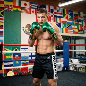 Diese Phantom Athletics Boxhandschuhe überzeugen durch ihr robustes, langlebiges Material und verstärkte Handgelenkunterstützung für maximale Stabilität im Muay Thai und Kampfsport-Training. Ideal für ambitionierte Fighter, die auf Performance, Komfort und hochwertige Verarbeitung setzen.