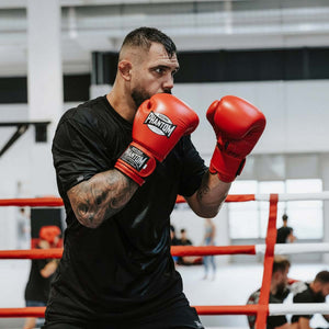 Phantom Athletics Boxhandschuhe „Mexico Red“ – im klassischen Mexiko-Design mit glänzenden roten Akzenten für ein auffälliges Erscheinungsbild im Training.
