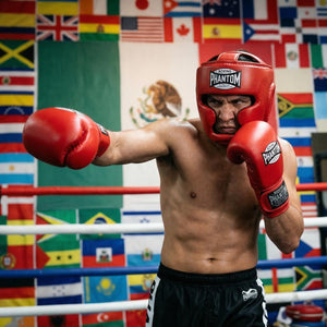 Dieser hochwertige Kopfschutz von Phantom Athletics überzeugt durch robustes Material und eine stabile Passform für anspruchsvolles Training im Muay Thai, Grappling und Stand-up-Kampf. Ideal für tägliche Einheiten, kombiniert er Komfort, Sicherheit und Performance für ambitionierte Kampfsportler.