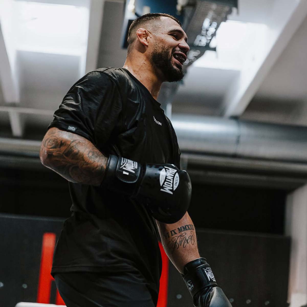 Phantom Athletics Oversize Shirt Superior (Schwarz) – ideal für intensives Training, Sparring & Freizeit.