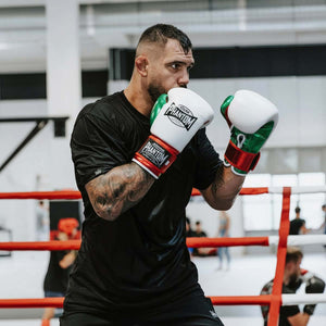 Phantom Athletics Boxhandschuhe „Mexico“ – im klassischen Mexiko-Design mit glänzenden grünen und roten Akzenten für ein auffälliges Erscheinungsbild im Training.
