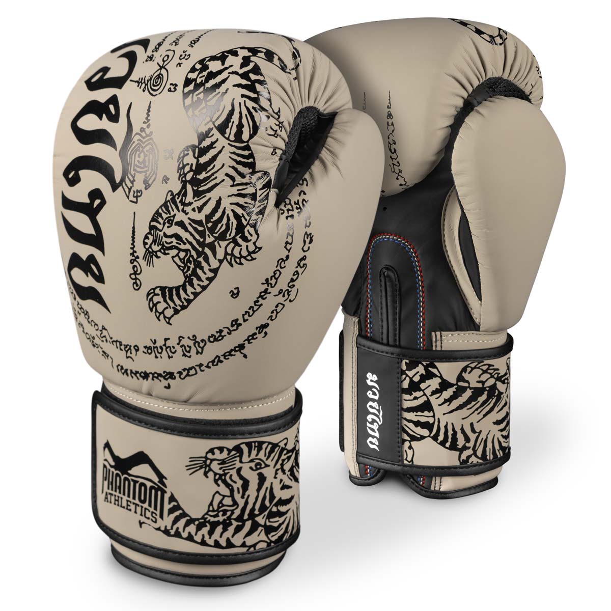 Phantom Muay Thai Boxhandschuhe mit thailändischem Print in der Farbe Sand. 