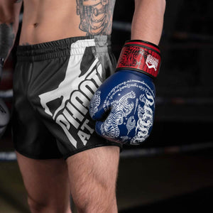 Phantom Athletics Muay Thai Boxhandschuhe Blau mit stabilem Polsterschutz – perfekt für intensives Kampfsport-Training und Sparring.