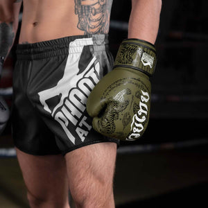 Phantom Athletics Muay Thai Boxhandschuhe Army mit robuster Polsterung für intensives Kampfsport-Training und Sparring.