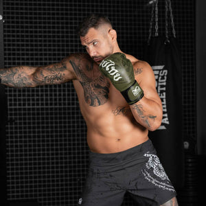 Hochwertige Phantom Athletics Boxhandschuhe im Army-Design, ideal für Muay Thai, Kickboxen und Box-Workouts.