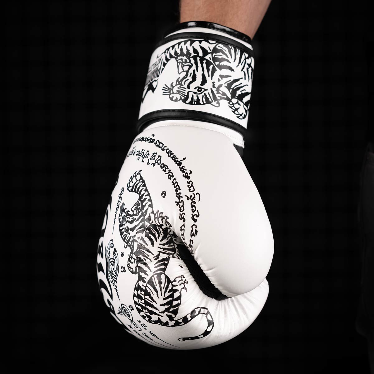 Die Phantom Muay Thai Boxhandschuhe in der Farbe Weiss.