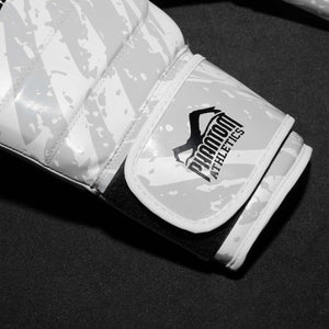 Mit den Camo Tiger Boxhandschuhen von Phantom Athletics setzt du ein Statement im Ring und im Training. Hochwertige Materialien und präzise Verarbeitung machen sie zum idealen Begleiter für jede Kampfsporteinheit.