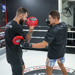 Phantom Athletics Focus Pads „Mexico Red“ – ideal für Boxen, Kickboxen und MMA, entwickelt für intensives Techniktraining.