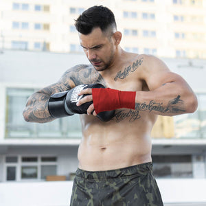 Phantom Boxbandagen für Kampfsport Training und Wettkampf. In der Farbe rot und in 2 verschiedenen Längen. Halbelastisch für maximalen Halt und Tragekomfort.