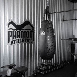 Phantom Athletics liefert mit dem Bodyshot Boxsack ein funktionelles Trainingsgerät für Kampfsportarten wie Boxen, K1 und Mixed Martial Arts. Die realitätsnahe Form fördert präzise Schlagführung und Timing.