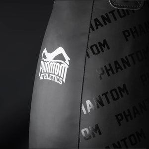 Dieser gefüllte Kampfsport-Boxsack von Phantom Athletics bringt Abwechslung in dein Training. Perfekt für Athleten, die ihre Körperangriffe und Schlagkombinationen effektiv verbessern möchten.