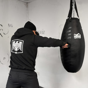 Hochwertiger Boxsack „Bodyshot Filled“ von Phantom Athletics für Boxen, MMA und Kampfsporttraining. Ideal für Schlag- und Tritttraining, verbessert Kraft, Technik und Ausdauer bei intensiven Trainingseinheiten. Perfekt für Gym und Homegym.