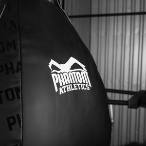 Phantom Athletics bietet mit dem BOMB Boxsack ein Trainingsgerät für Einsteiger und Profis gleichermaßen. Strapazierfähiges Außenmaterial und gleichmäßige Gewichtsverteilung sorgen für optimale Schlagkontrolle.